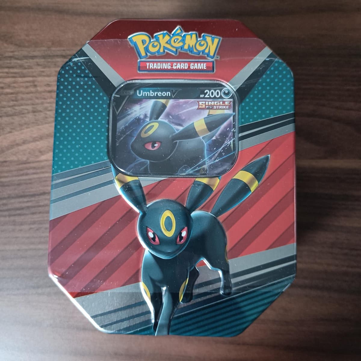 V Heroes Umbreon Tin